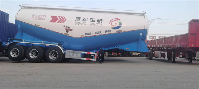 粉料物料運(yùn)輸車(chē)