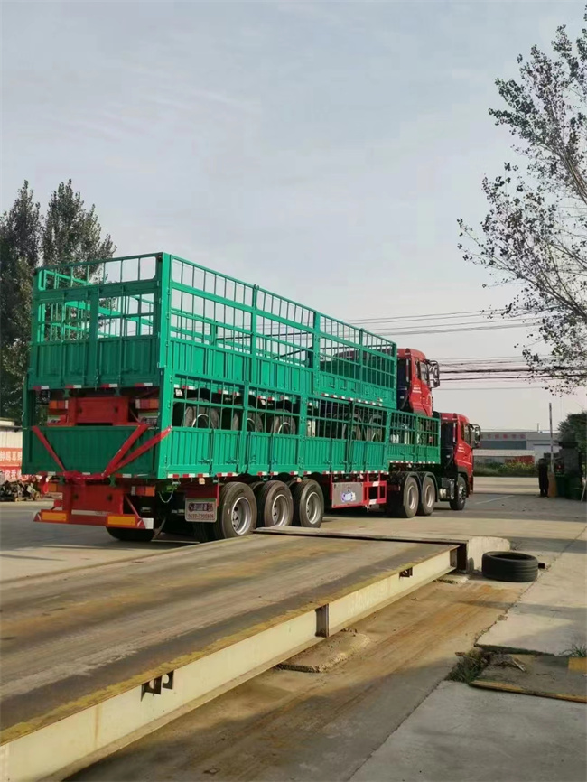 倉(cāng)欄半掛車