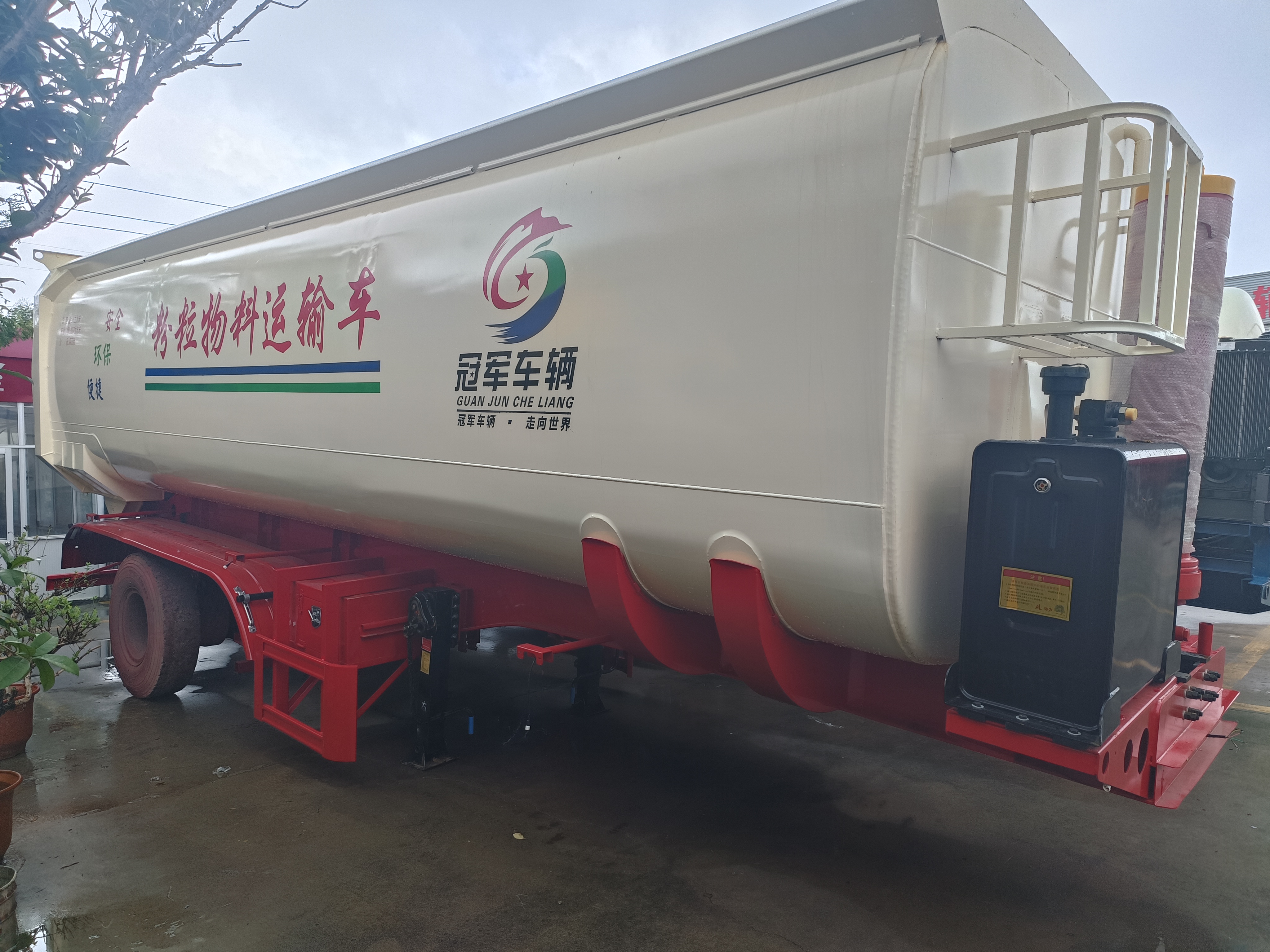 罐式后翻半掛車出售